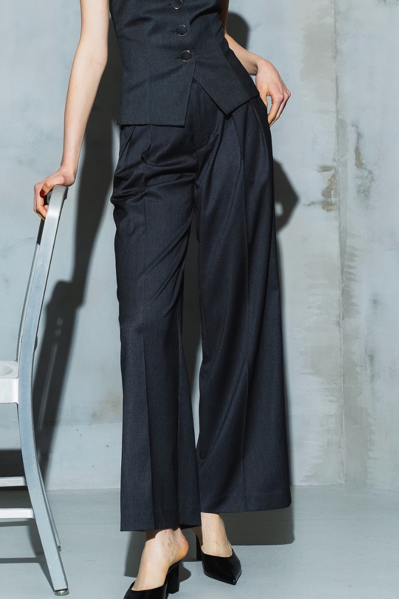 two tuck wide pants